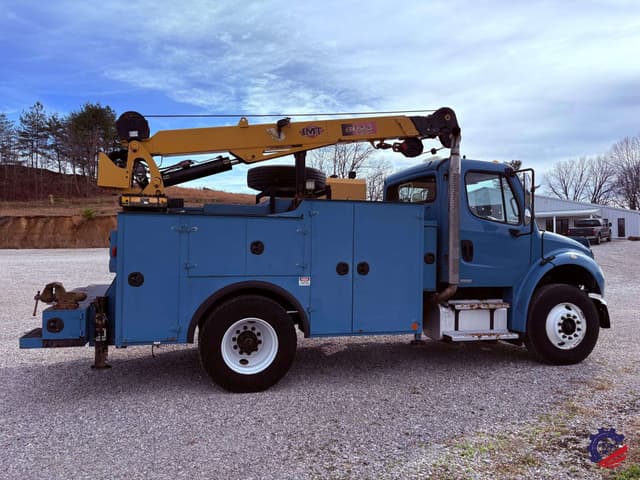 Image of Freightliner M2 106 equipment image 4