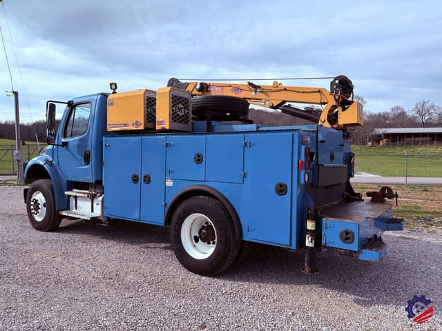 Image of Freightliner M2 106 equipment image 2