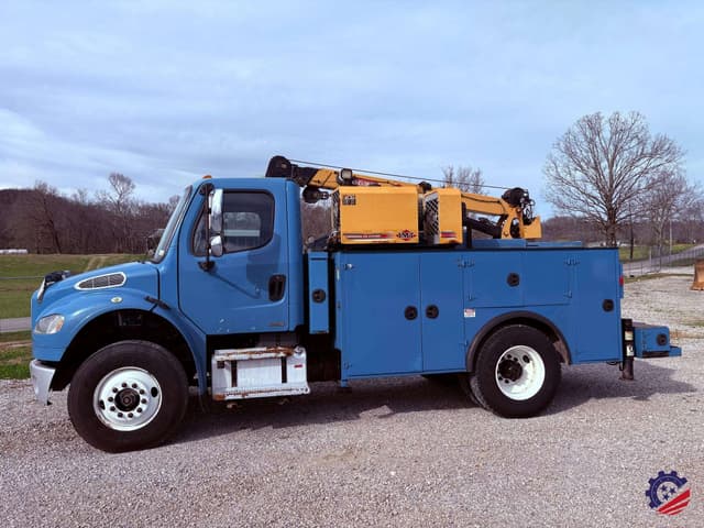 Image of Freightliner M2 106 equipment image 1