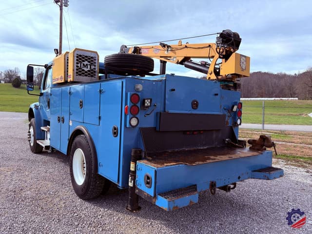 Image of Freightliner M2 106 equipment image 3