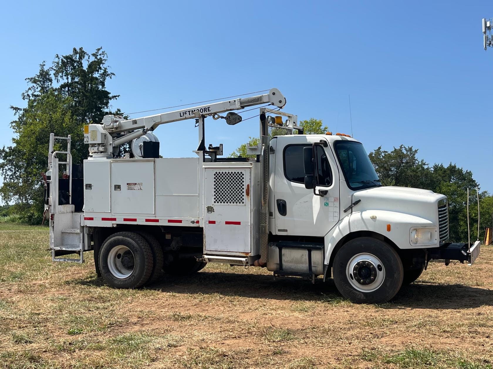 2009 Freightliner M2 106 Equipment Image0