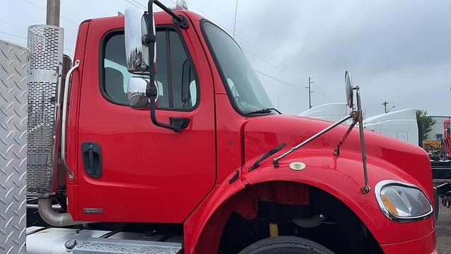 Image of Freightliner M2 equipment image 4