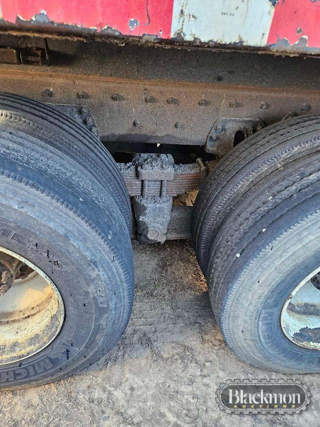 Image of Freightliner M2 equipment image 2