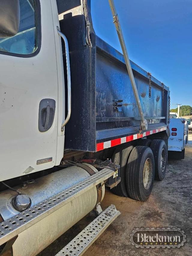 Image of Freightliner M2 equipment image 1