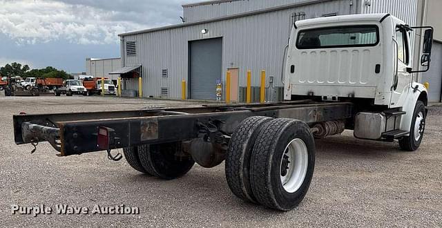 Image of Freightliner M2 equipment image 4