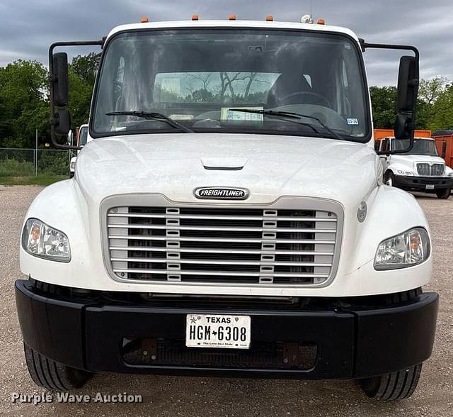 Image of Freightliner M2 equipment image 1
