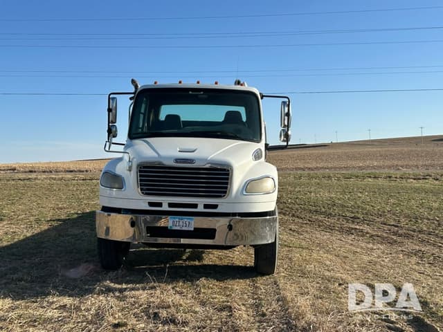 Image of Freightliner M2 equipment image 1