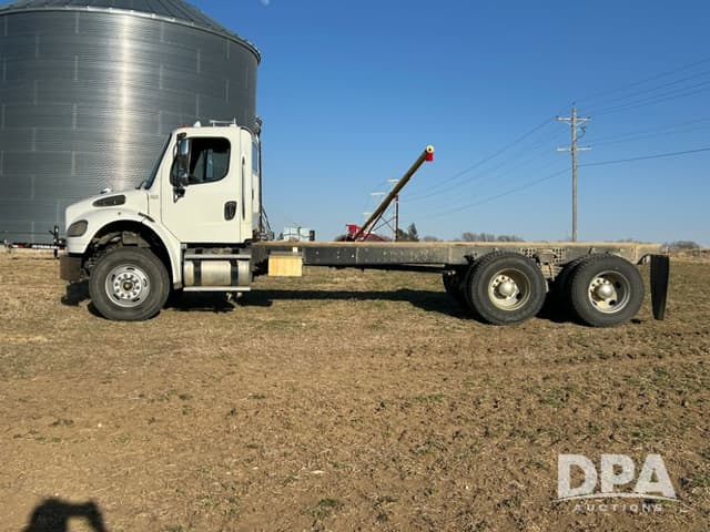 Image of Freightliner M2 equipment image 2