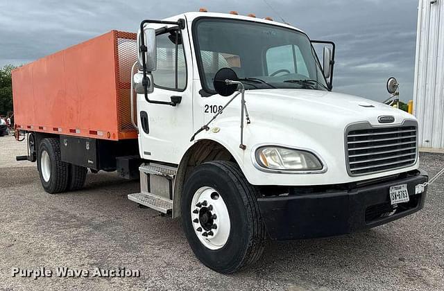 Image of Freightliner M2 equipment image 2