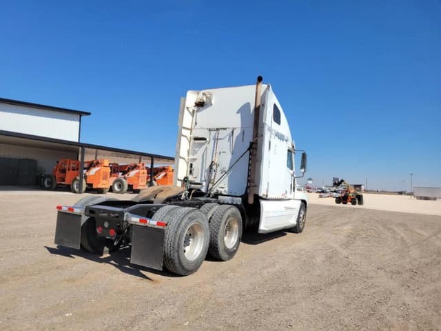 Image of Freightliner ST120 equipment image 4