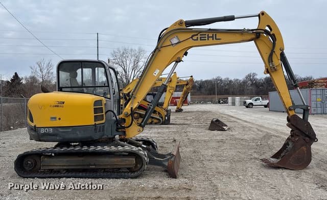 Image of Gehl G8003 equipment image 3