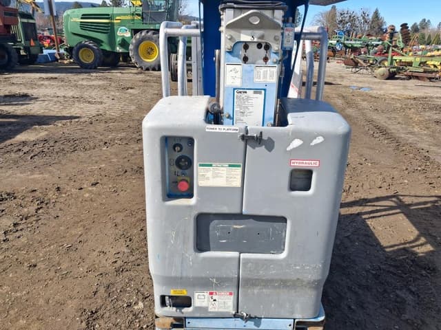 Image of Genie GR12 equipment image 3