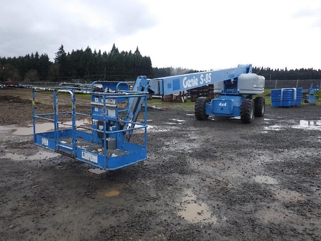 2009 Genie S-85 Equipment Image0