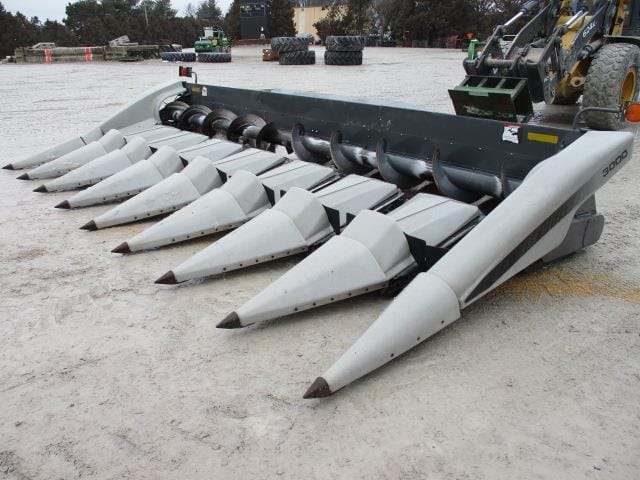 2009 Gleaner 3000 Equipment Image0