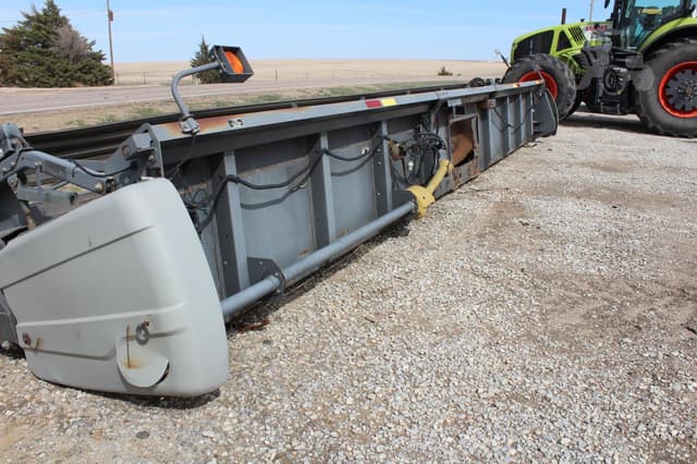Image of Gleaner 7200 equipment image 2
