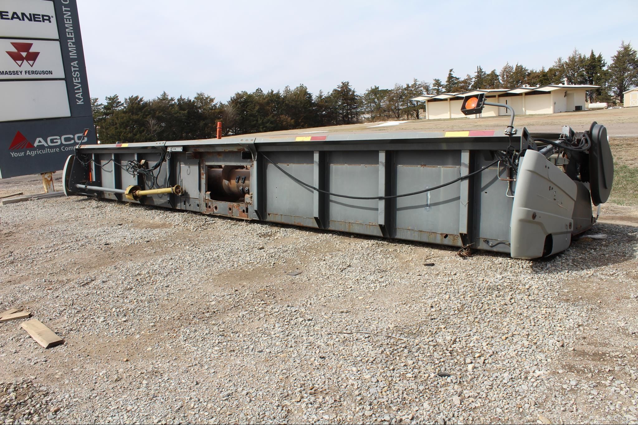 2009 Gleaner 7200 Equipment Image0