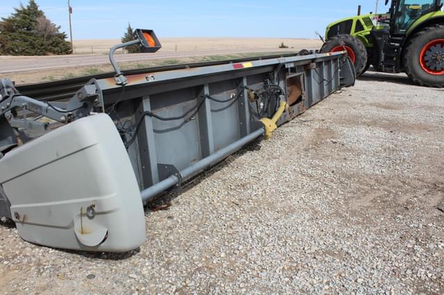 Image of Gleaner 7200 equipment image 2