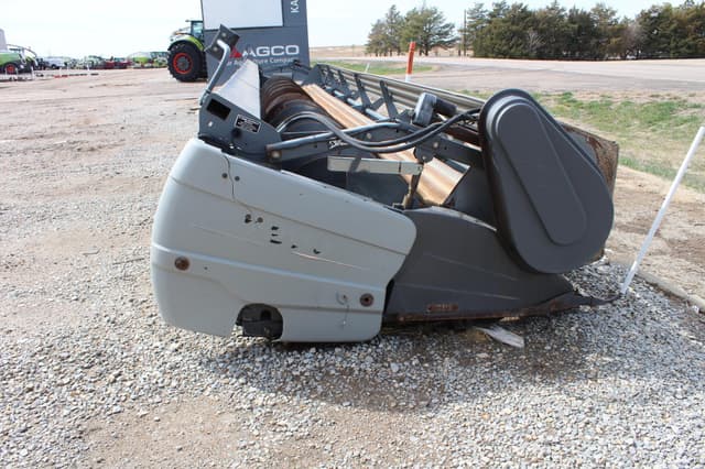 Image of Gleaner 7200 equipment image 3