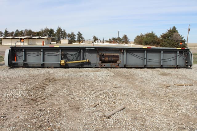 Image of Gleaner 7200 equipment image 4