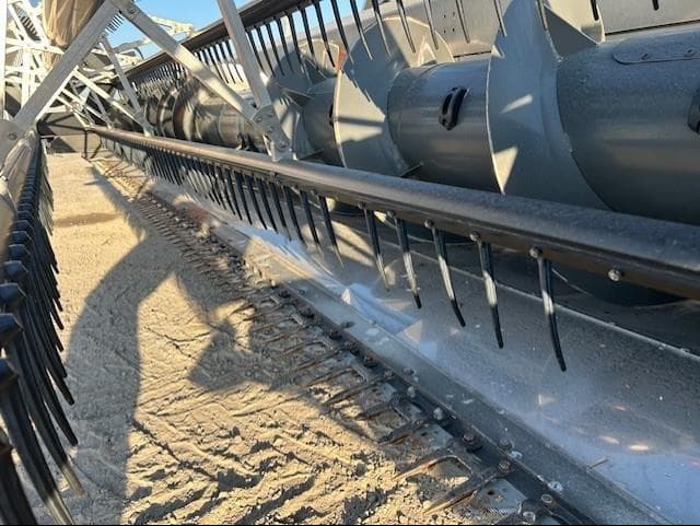 Image of Gleaner 8200 equipment image 1