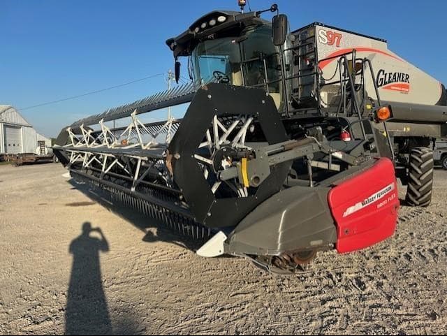 Image of Gleaner 8200 Primary image