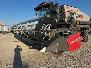 2009 Gleaner 8200 Image