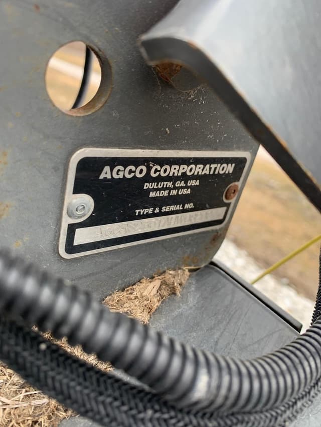 Image of Gleaner 8200 equipment image 2