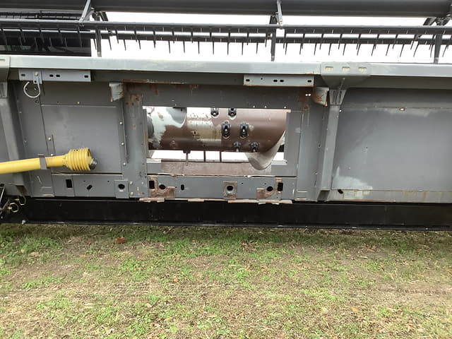 Image of Gleaner 8200 equipment image 4