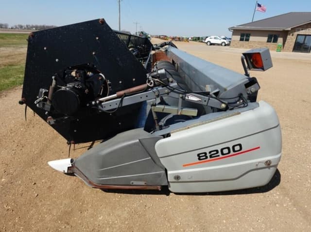 Image of Gleaner 8200 equipment image 4