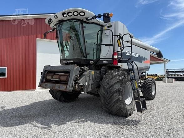 Image of Gleaner A76 equipment image 1