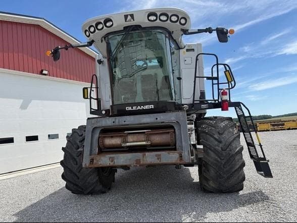 Image of Gleaner A76 equipment image 2