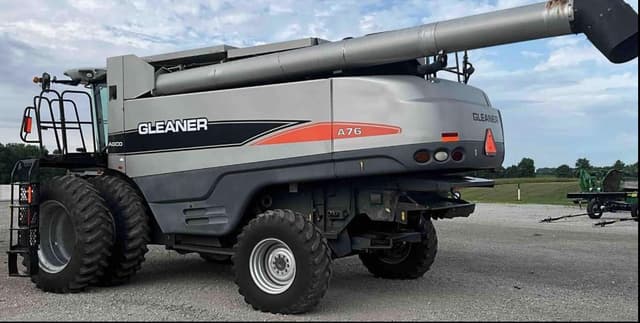 Image of Gleaner A76 equipment image 4