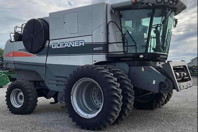 Image of Gleaner A76 equipment image 1