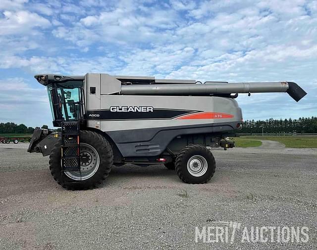 Image of Gleaner A76 equipment image 1
