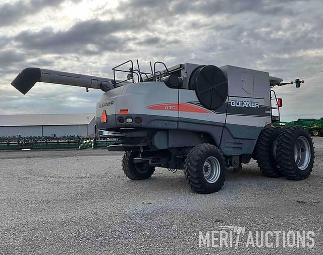 Image of Gleaner A76 equipment image 4