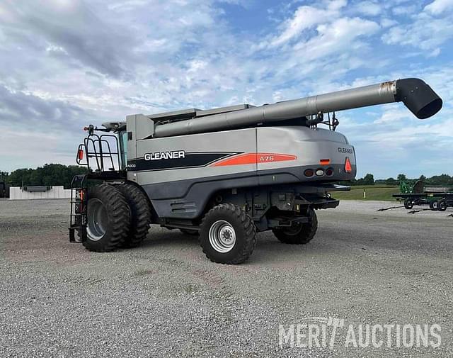 Image of Gleaner A76 equipment image 2
