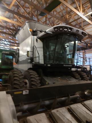 Image of Gleaner A76 equipment image 3