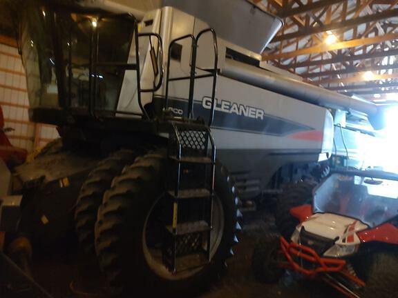 Image of Gleaner A76 equipment image 1