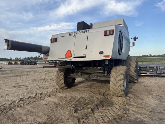 Image of Gleaner R66 equipment image 4