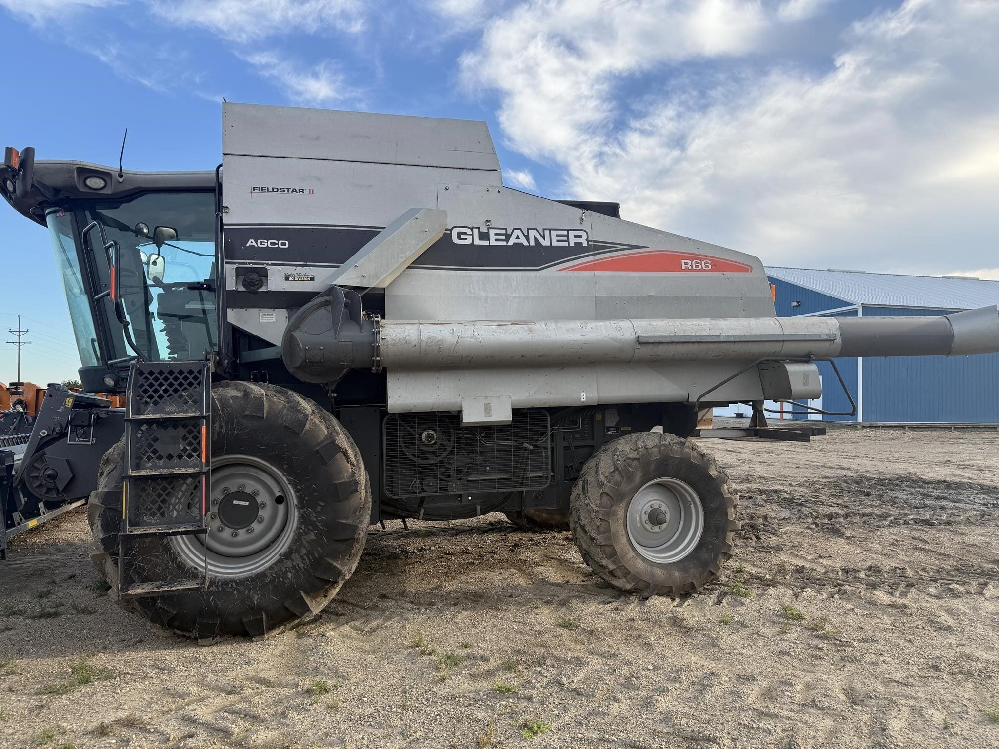 2009 Gleaner R66 Equipment Image0