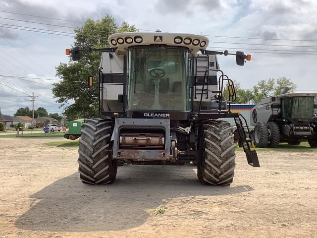 Image of Gleaner R76 equipment image 2