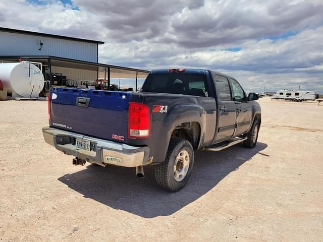 Image of GMC 2500HD equipment image 4
