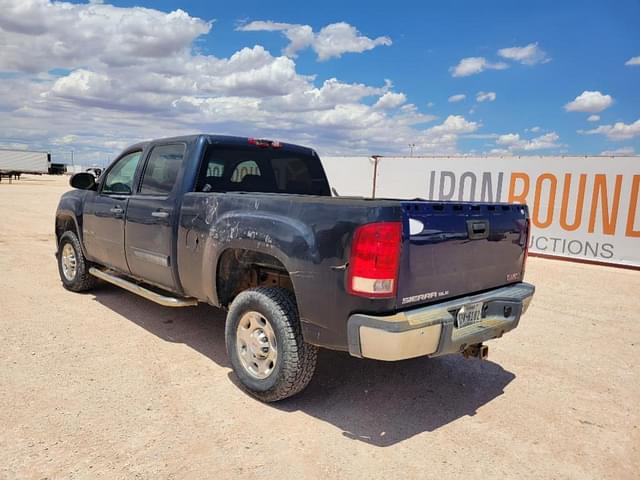 Image of GMC 2500HD equipment image 2