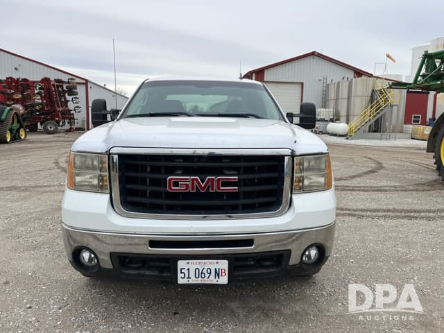 Image of GMC 2500HD equipment image 2