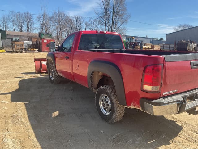 Image of GMC 2500HD equipment image 4