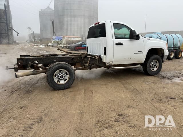 Image of GMC 2500HD equipment image 4