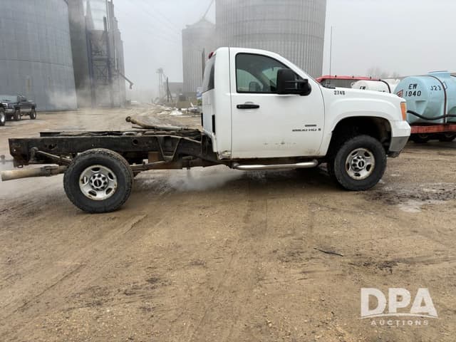 Image of GMC 2500HD equipment image 3