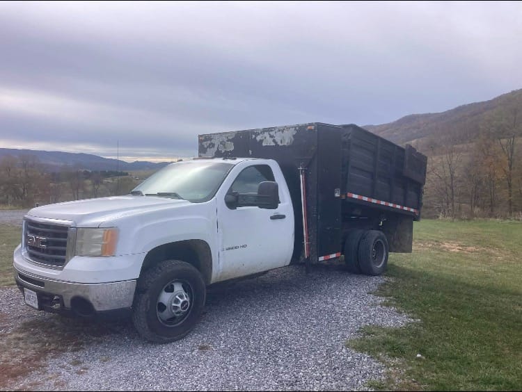 2009 GMC 3500 Equipment Image0