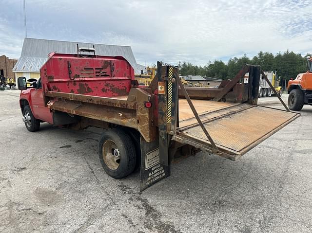 Image of GMC 3500HD equipment image 2
