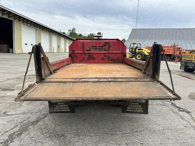 Image of GMC 3500HD equipment image 3